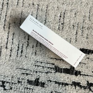 Serumkind black blossom hand serum